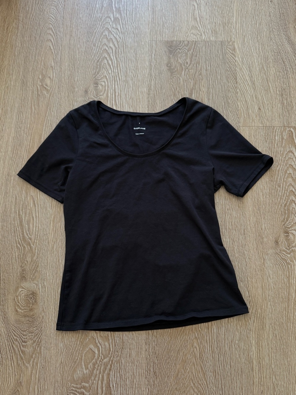 Everlane Black Short Sleeve Scoop Neck Tee size small